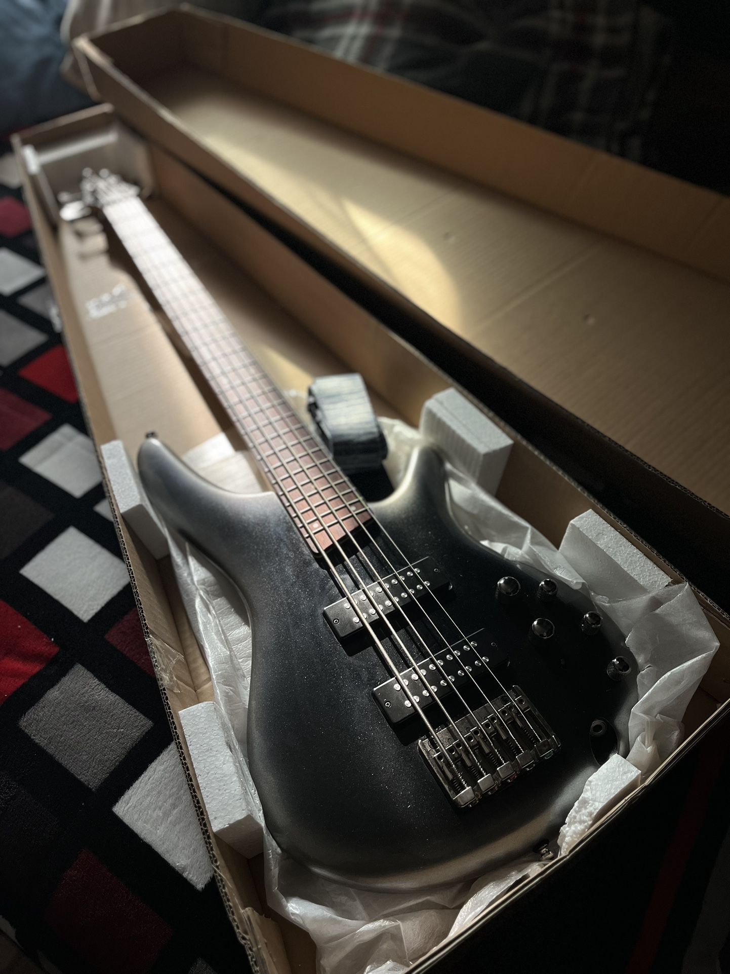 Ibanez SR305E 5-string bass