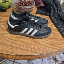 Adidas black sumbus