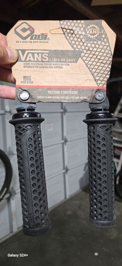 ODI VANS V2.1 LOCK-ON GRIPS