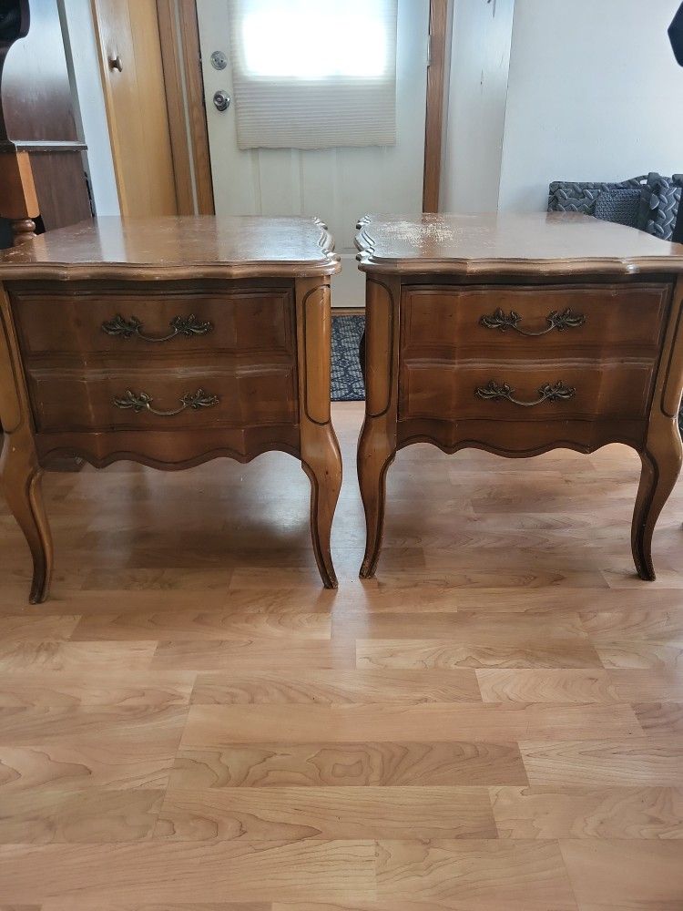 2 End Tables/Night Stands