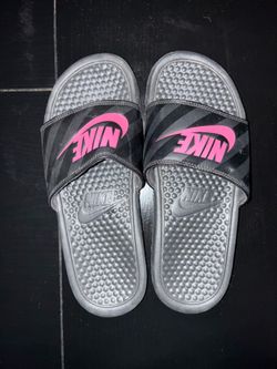 Women’s Nikes sandals
