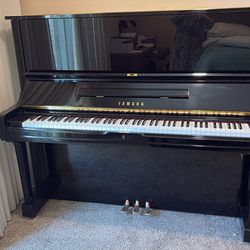 Yamaha  upright  U 3  absolutely like new  !!!