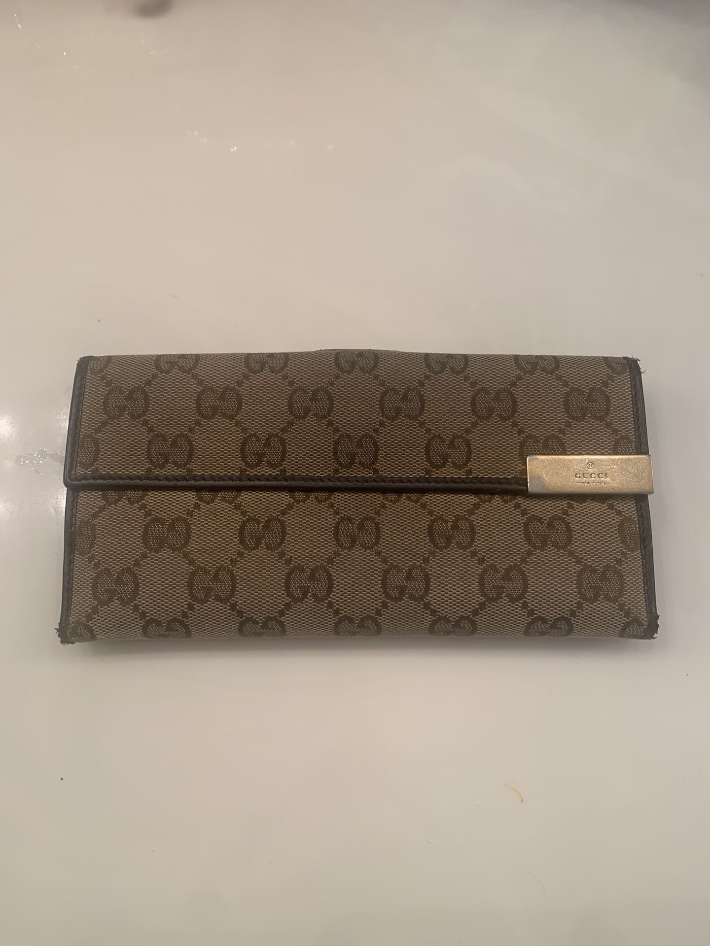 Authentic Gucci Compact Wallet for Sale in Seal Beach, CA - OfferUp