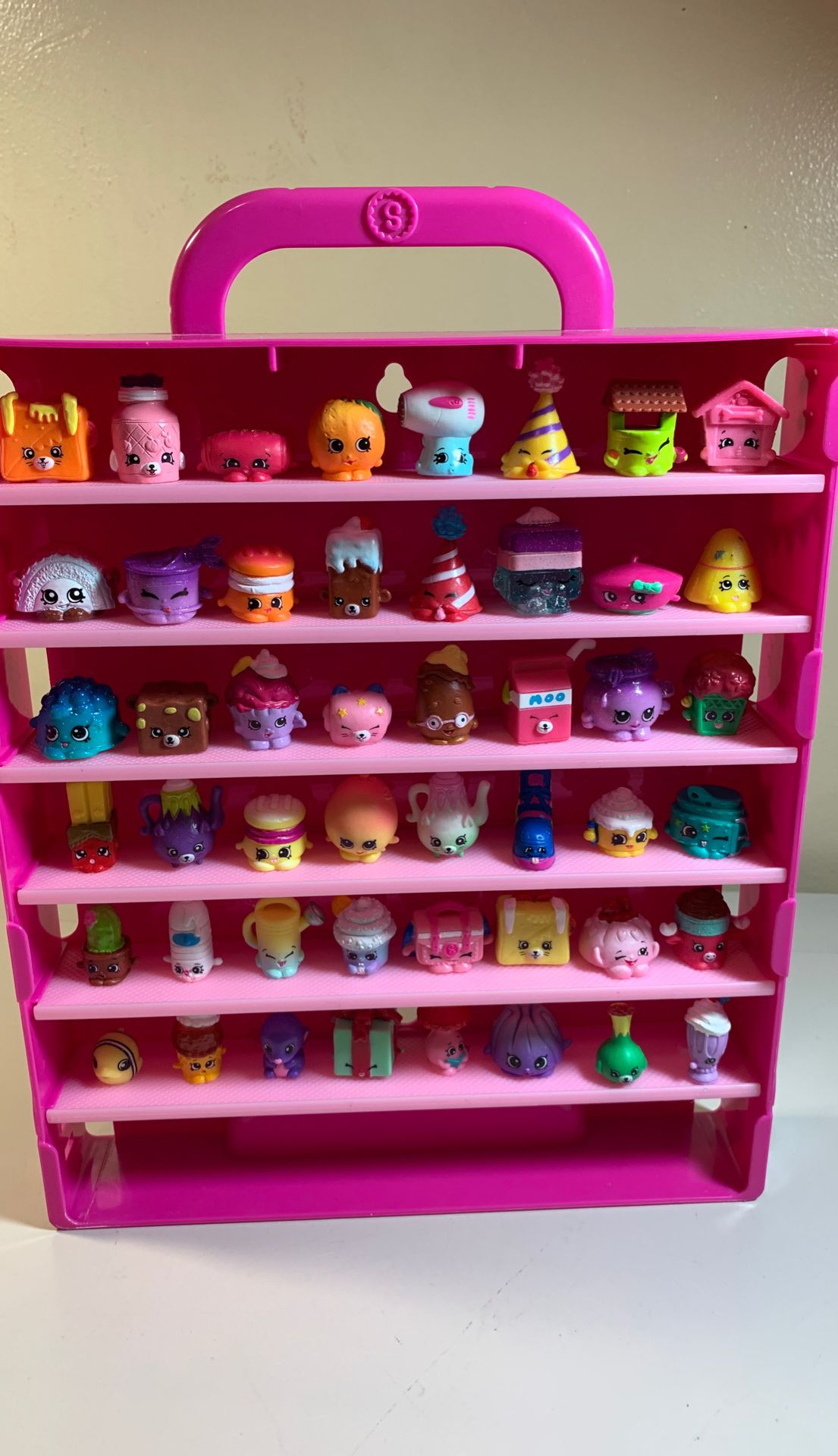 Shopkins lot with carrying case