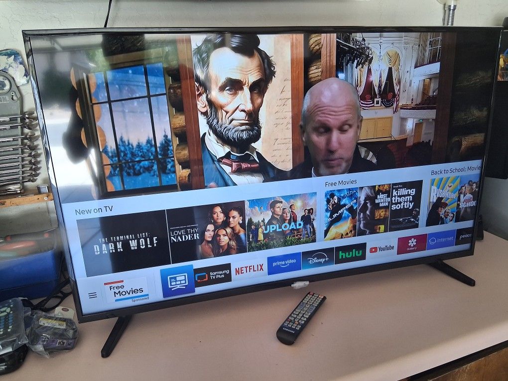 Smart TV 32 Inch With Remote Just Like New $79 Firm