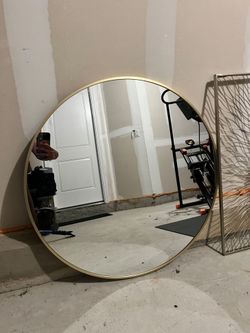 Round mirror