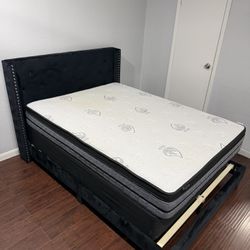 Black Full Size mattres