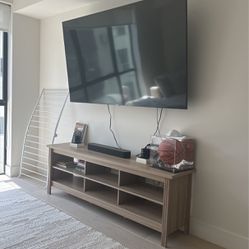 Tv/ Tv Console/carpet/table