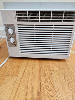 GE AEY05LVQ1  is a 5,000 BTU 115-volt window air conditioner designed to cool small rooms up to 150 square feet. It features 3 cooling and fan speeds