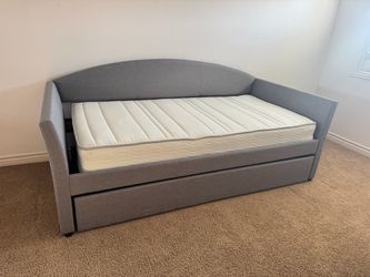Daybed with trundle and mattress