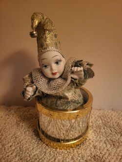 9" tall Animated Moving Musical Porcelain & Fabric Clown Doll Sitting In Drum