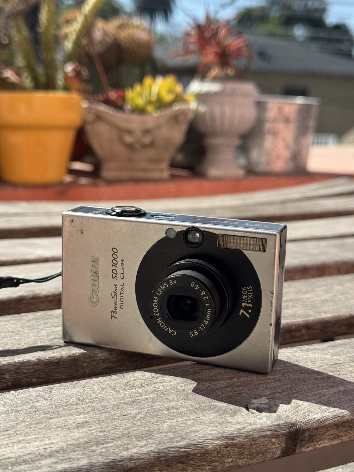Vintage Canon Powershot Elph Sd1000