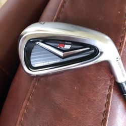 TaylorMade R9 7 Iron With motore 75 Stiff Shaft New Condition 