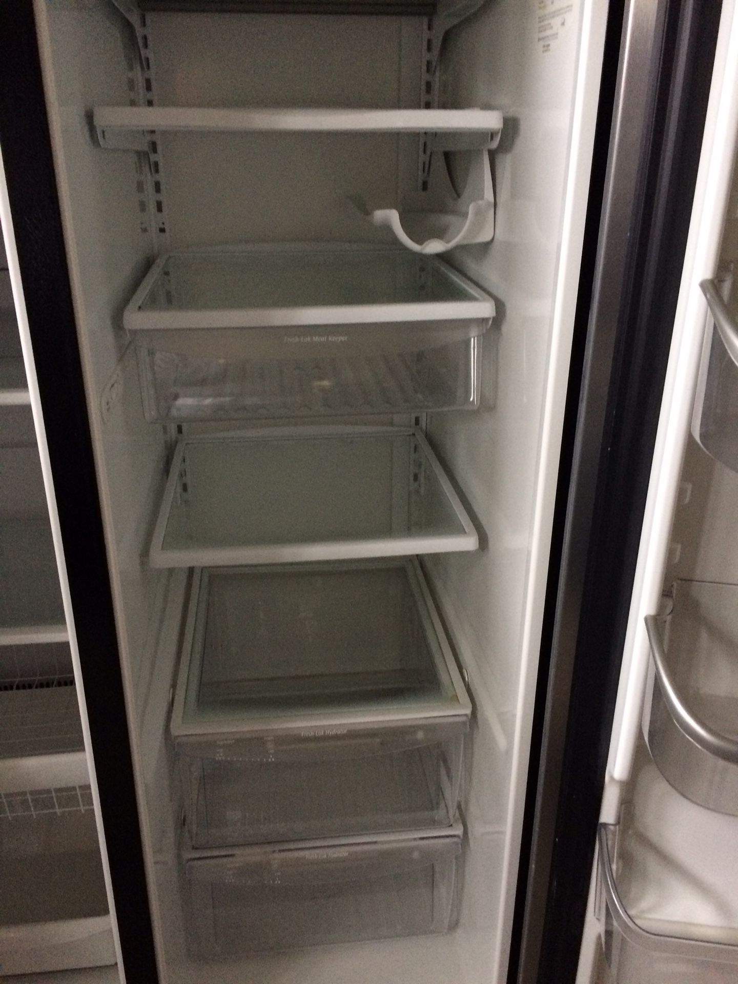 Frigidaire full size side by side refrigerator for Sale in Snohomish, WA OfferUp