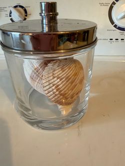 Heavy jar with shells