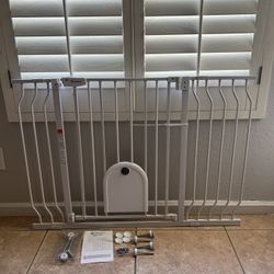 Comomy Baby/ Pet Gate With Cat Door (READ DESCRIPTION)