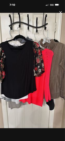 10 ladies shirts size large $10