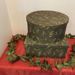 Mistletoe storage box set of two with Garland - Simi Valley
