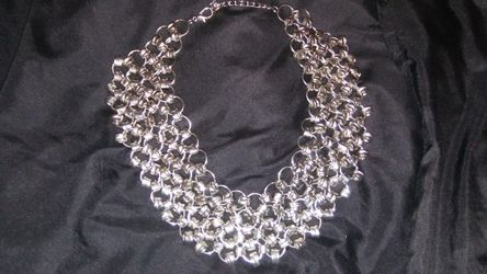 Vintage womens chainlink choker necklace