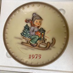 Vintage 1975 Hummel Annual Plate - Ride Into Christmas