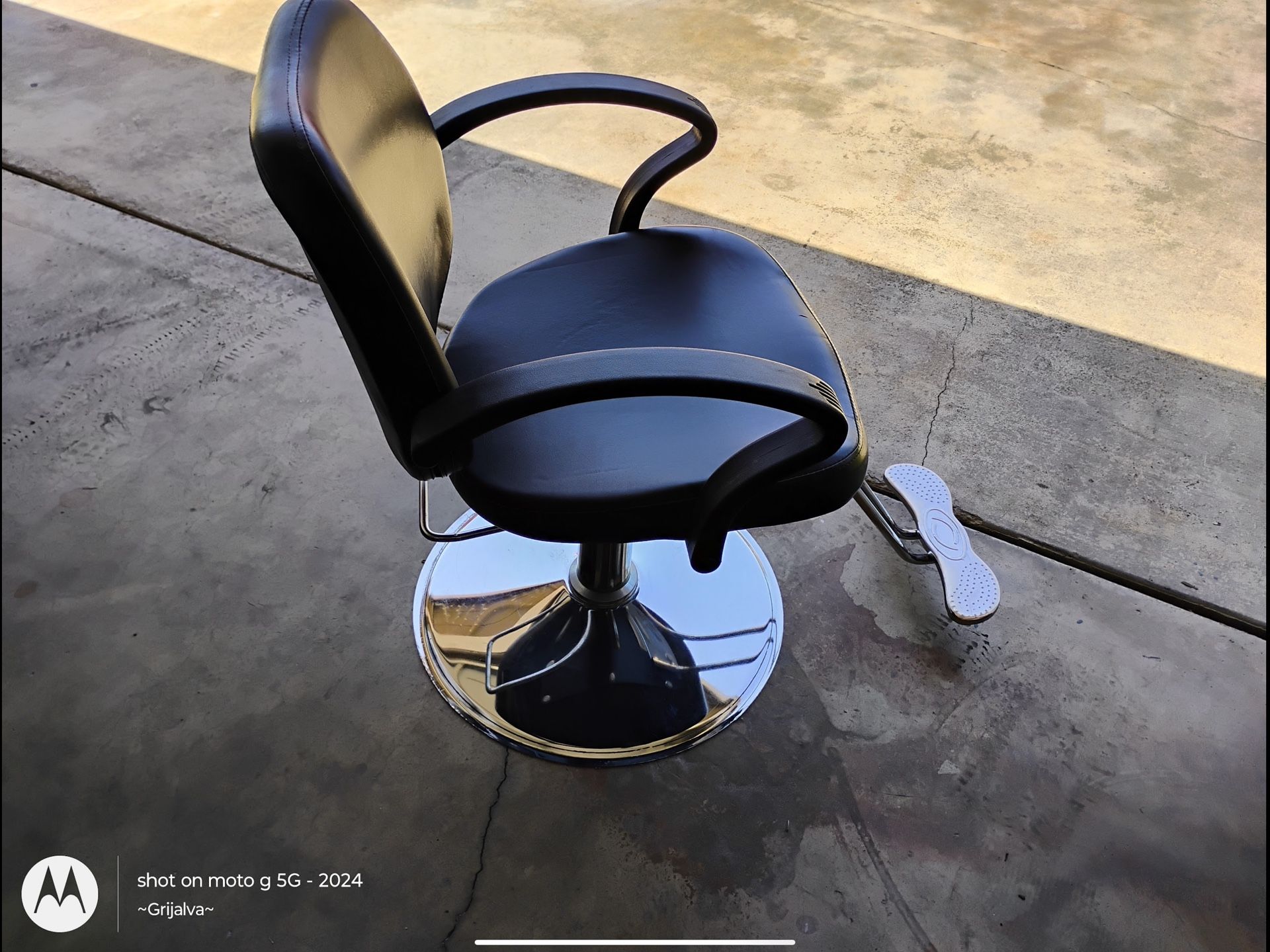 /Barber ( Antique ) Chair