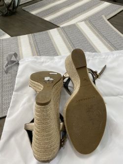 Authentic Burberry sandals 😍 size 7