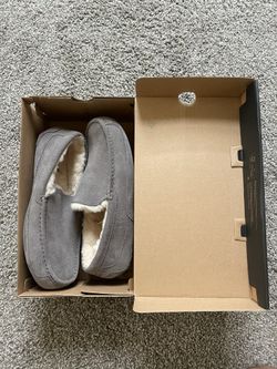 Men’s UGG Slipper Size 12