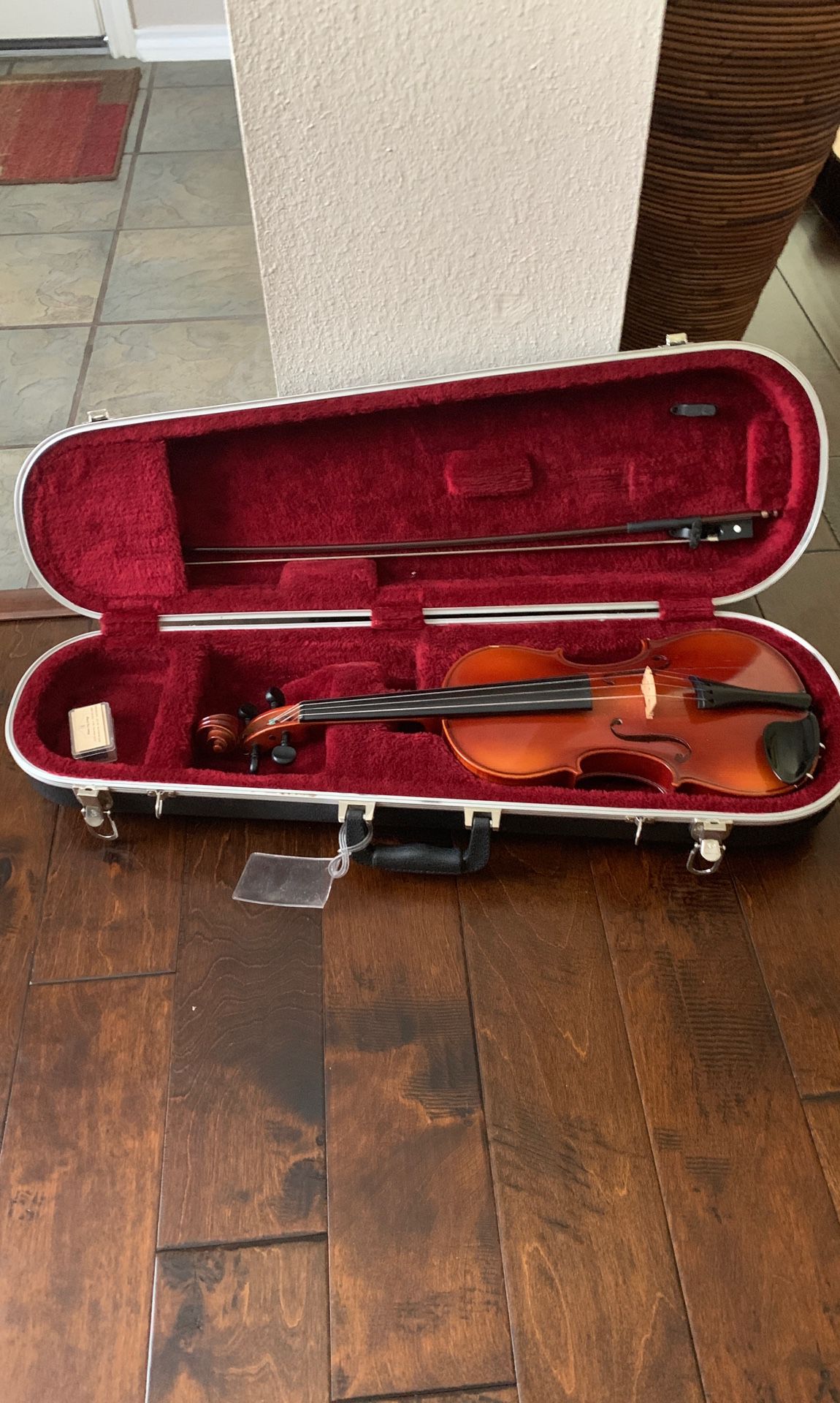 4/4 Bucharest Violin with case, bow and rosin