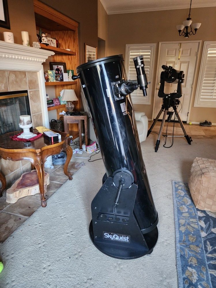 Orion SkyQuest XT10 Deluxe 10" Dobsonian Telescope and Accessories