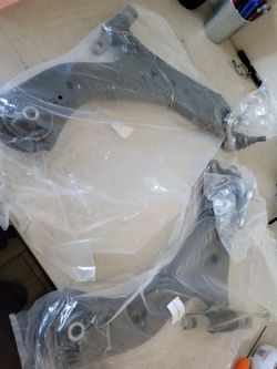 2019-------2024  Toyota Camry, Avalon lower control arms part#K623939 ----K623940