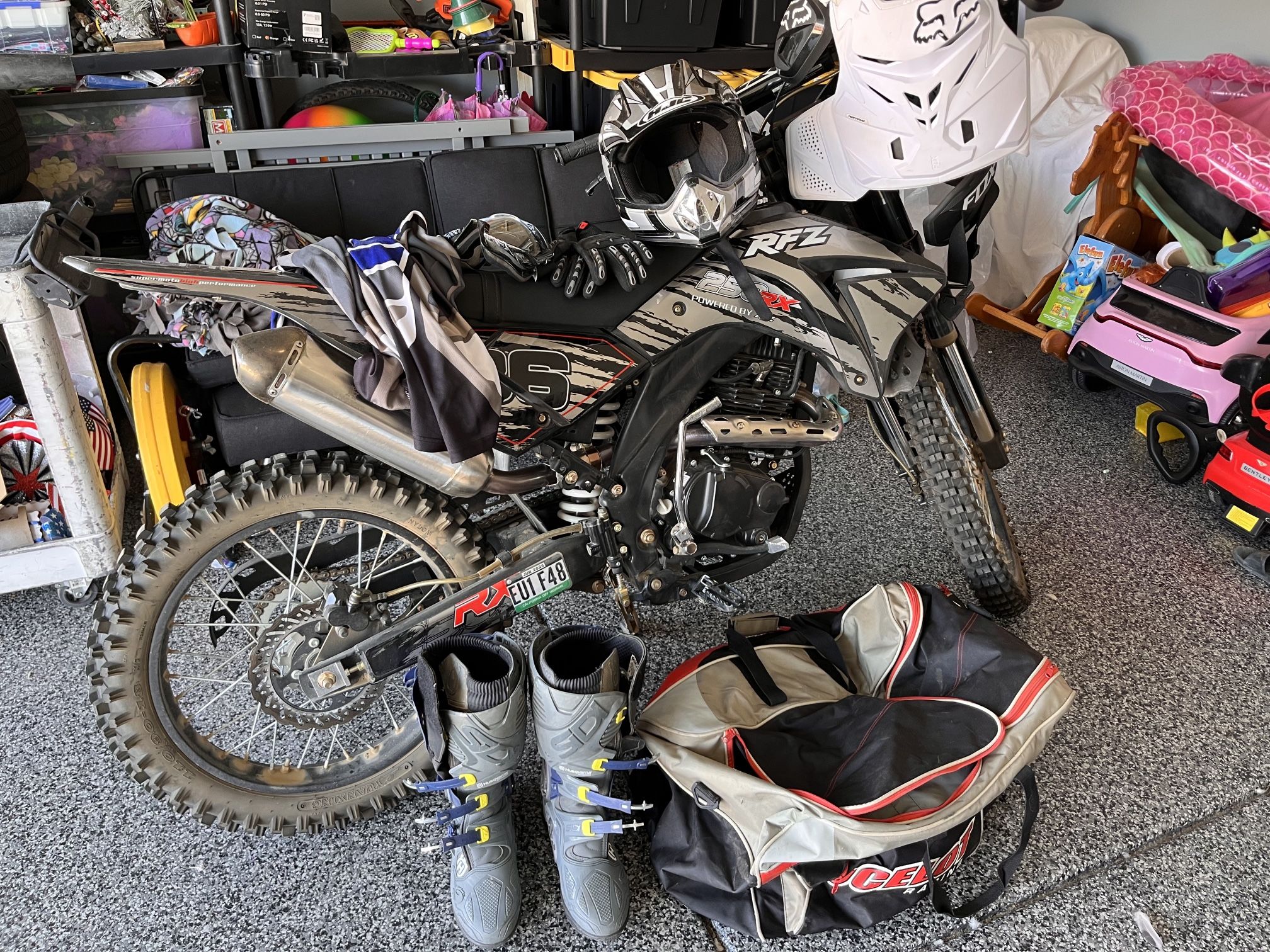 Apollo RFZ 250rx Dirt Bike