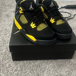Jordan 4s Retro Thunder