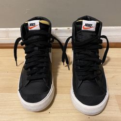 Nike Blazer Mid ‘77 Vintage Shoe In Black/Sail Colorway