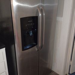 2023 Frigidaire Refrigerator 