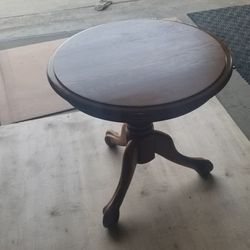 Round Oak End Table