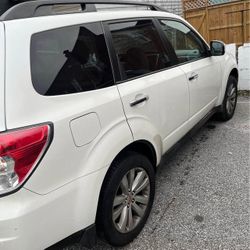 2011 Sabaru Forester 