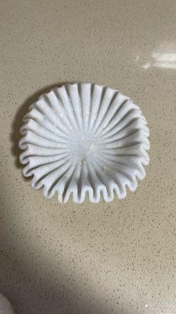 Decorative marble ruffle bowl