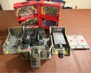 Vintage G.I. Joe Headquarters Playset and jumbo collectors case