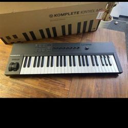 Native Instruments A49 Midi Keyboard