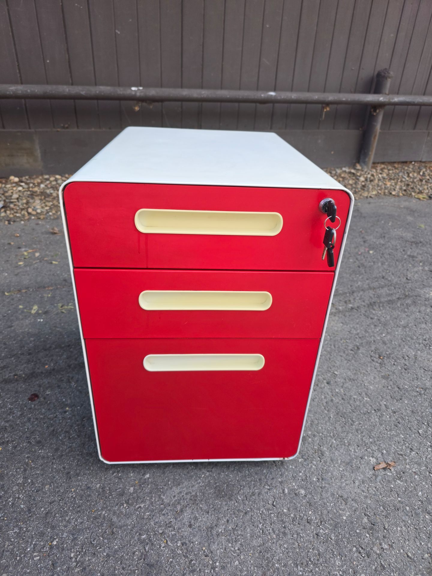 3 drawer locking file cabinet