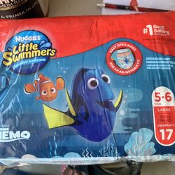 Swimming diapers