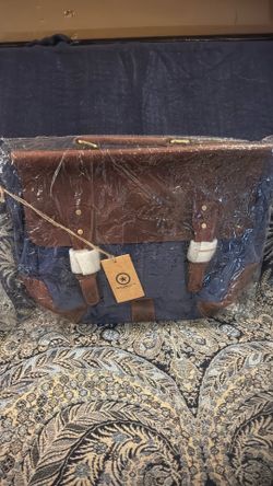 The Prato Canvas Messenger Bag