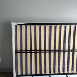 7.5in BOX SPRING  FOR QUEEN SIZE BED