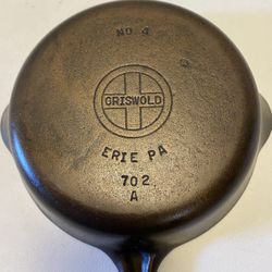 Antique Grizz Ball Cast Iron #4 Skillet 702 Sits Flat, No Wobble Beautifully Restored