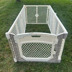 North States 6 Panel Baby Playpen w/ Gate