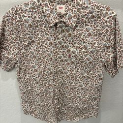 the Levi's Short Sleeve Classic One Pocket Standard Fit Shirt