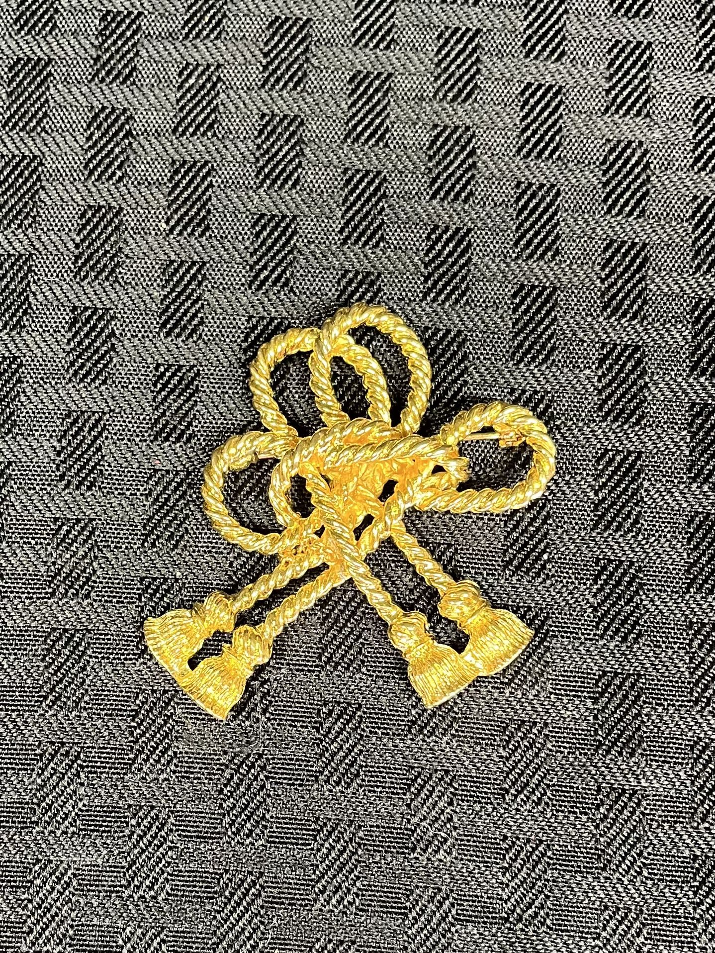 Gold Tone Rope Knot and Tassel Brooch Pin
