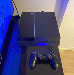 Sony PlayStation 4 Console with Controller