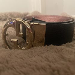 woman’s pink and black gucci belt 