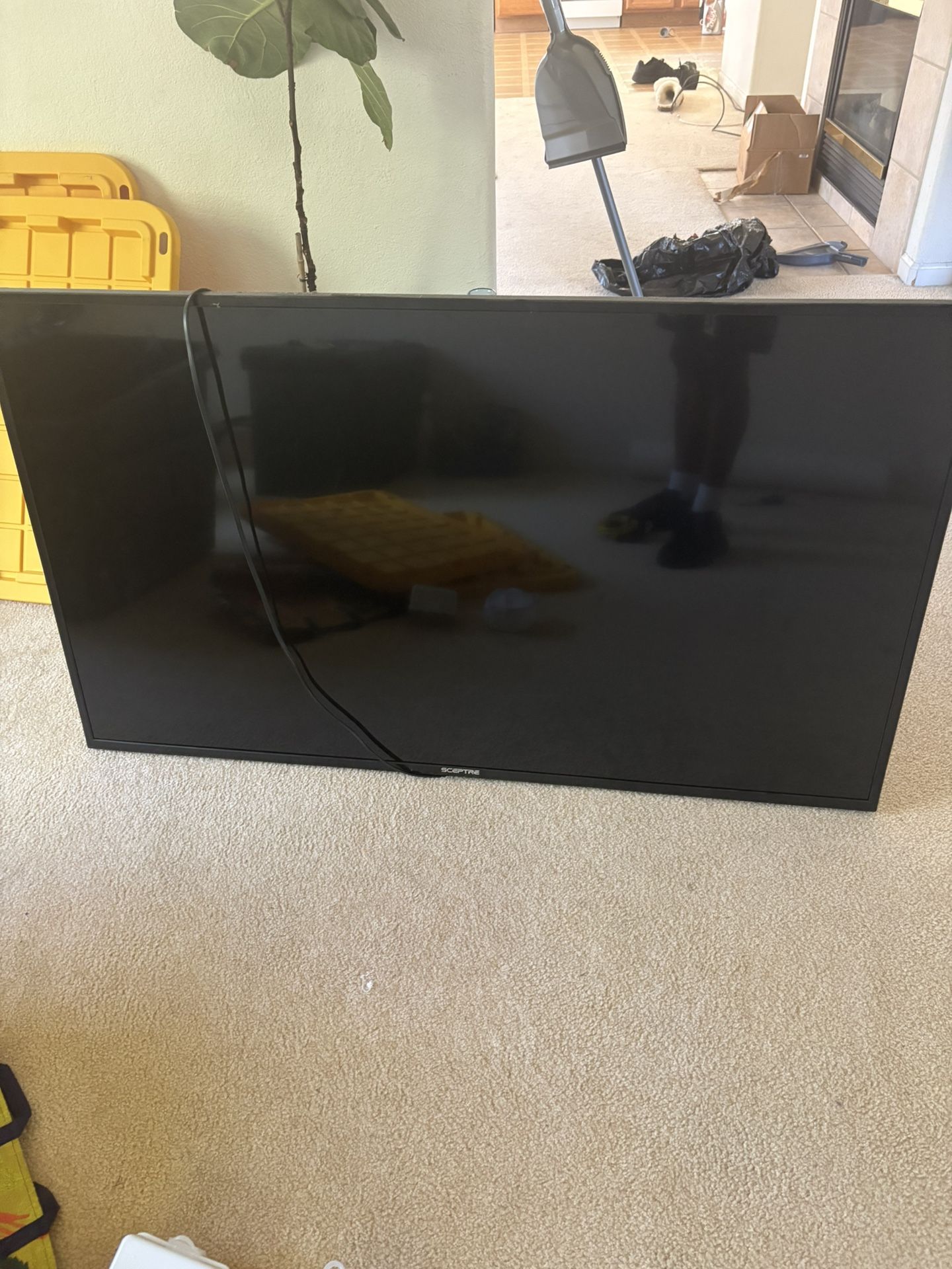 50 Inch Tv  With Wall Mount 